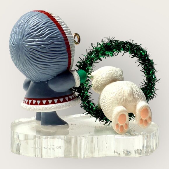 Vintage Hallmark 1994 Frosty Friends Ornament Eskimo Polar Bear - Picture 3 of 6